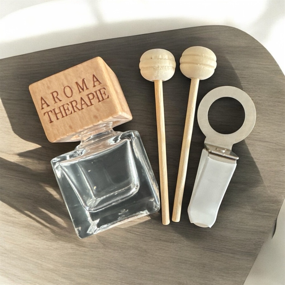 NEW - 3 pieces of Aromatherapy Glass Bottle with Wooden Cap